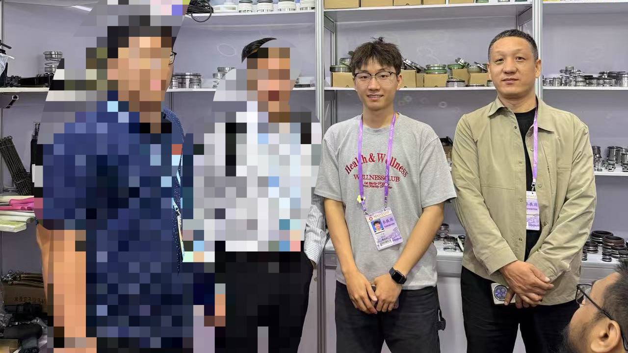 Hong Teng mechanical seal exhibition and customer communication