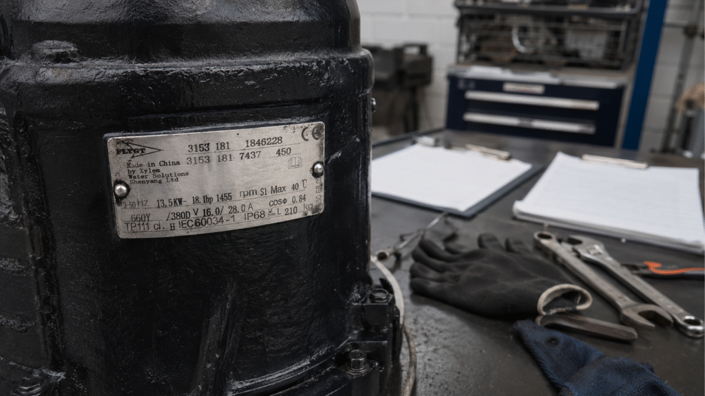 Flygt 3153.181 mechanical seal service identification using the real pump nameplate and maintenance records